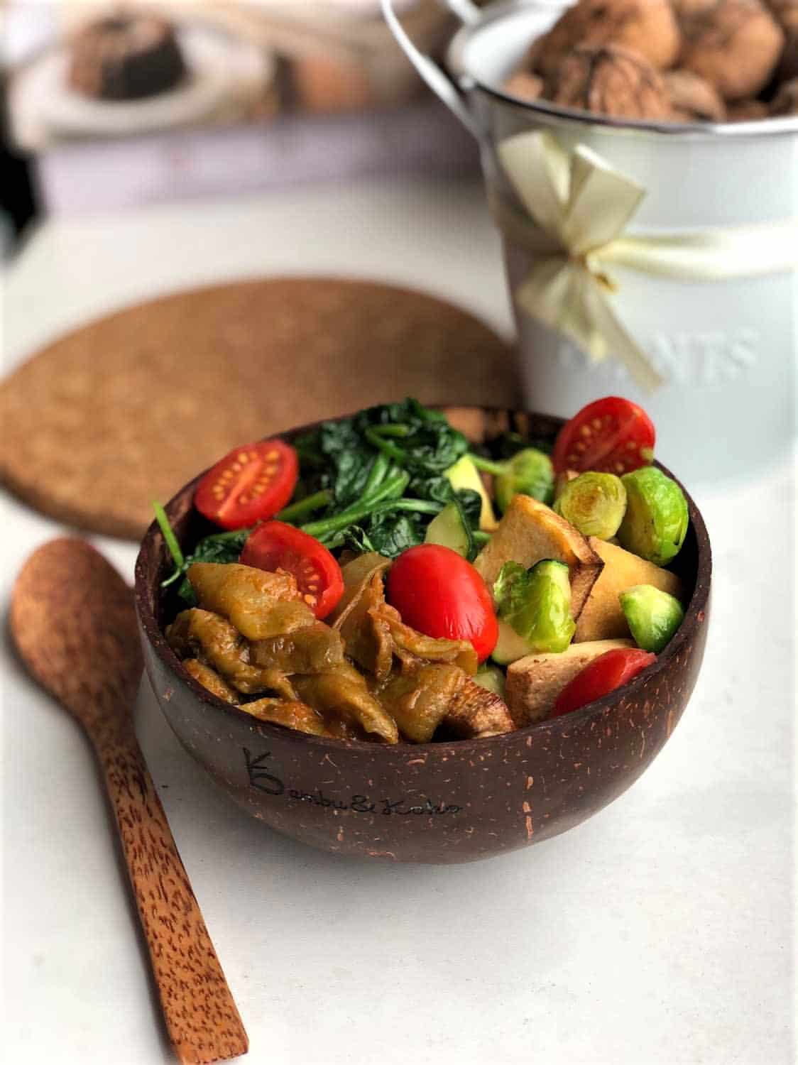 kokosová miska s lyžicou a recept kokosová miska s lyžicou a recept